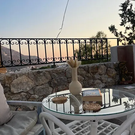 Ouzaki Luxury Villa *