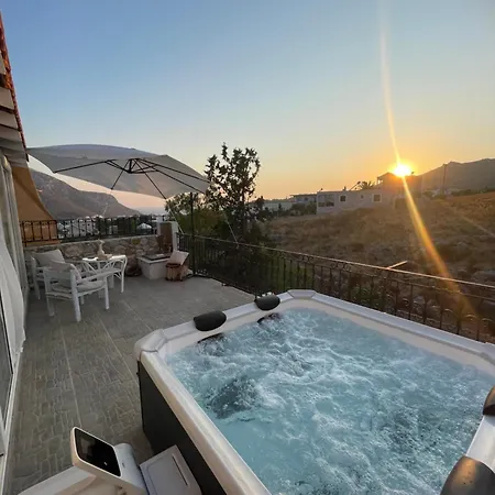 Ouzaki Luxury Villa *