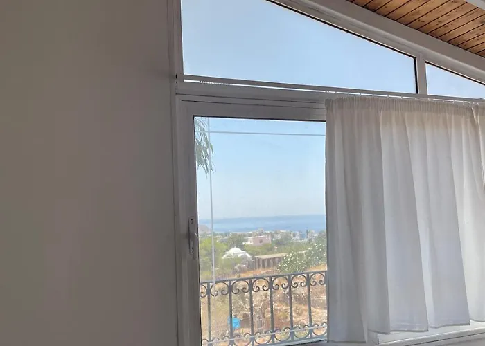 Ouzaki Luxury Villa *