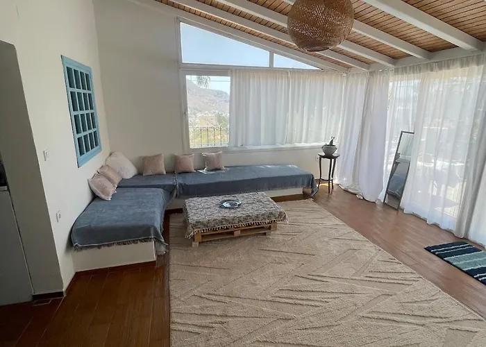 Willa Ouzaki Luxury